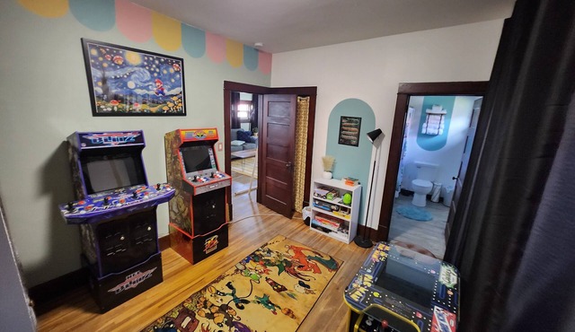 Charming retro 3-bedroom retreat in Le Mars w/Game Room in Le Mars