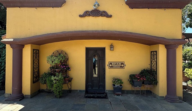 Charming Romantic River Cottage in Lodi Wine and Country in Acampo