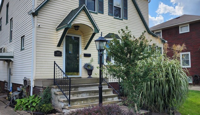 Charming Spacious & Affordable. Gem of Parma! Modern space superbly clean. in Parma