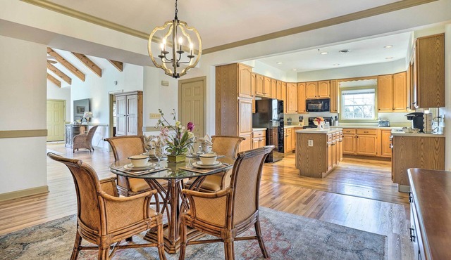 'Chateau Ridge' Peaceful Retreat w/Fire Pit! in Westminster
