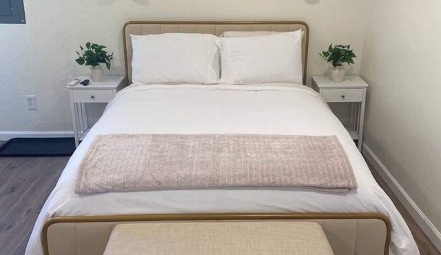 Chic studio hideaway in Riverdale with AC, Wifi in Riverdale