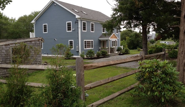 Close to Vineyards & Beaches, Central AC, Sauna, Steam Shower & 2 Person Jacuzzi in Little Compton