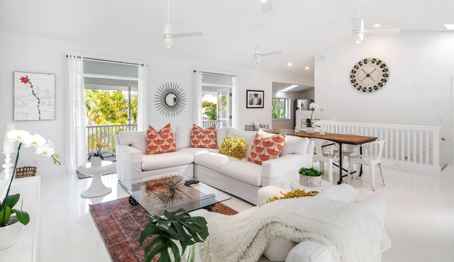 ~ CLOUD 9 ~ It's heaven on earth in this 3B/3BA lavish home with pool/parking in Key West