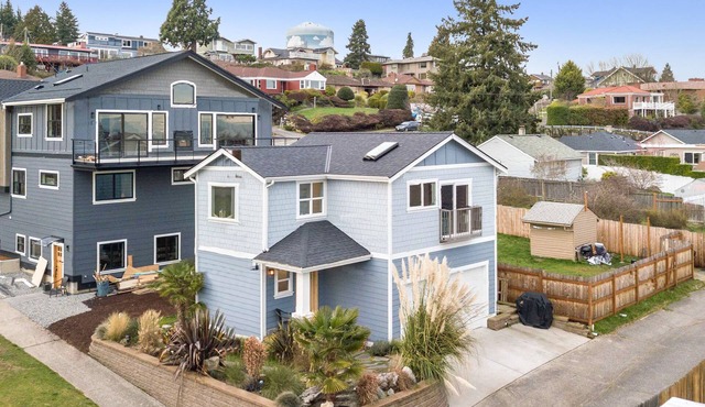 Coastal View Home - Newly Remodeled. Water Taxi Ride Away to see the WORLD CUP! in Seattle