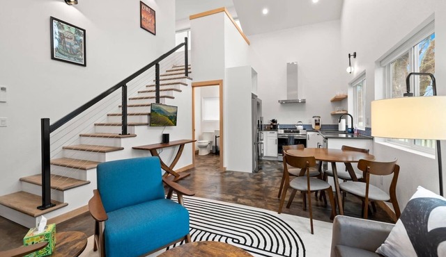 Coda | Walkable Woodstock Guesthouse | Portland in Portland