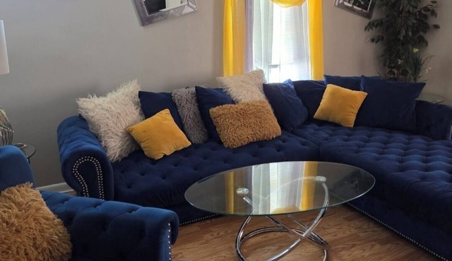Comfortable 3BR Getaway w/Bonus Attic Lounge to Relax in Calumet Park