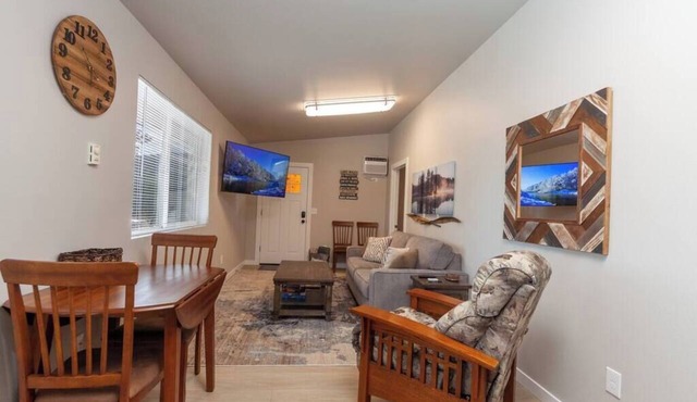 Comfortable Duplex Unit - Beautiful Lake Views! in Valley
