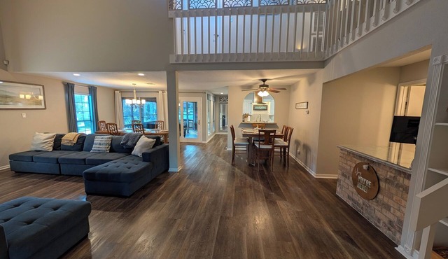 Conroe Family Favorite: Chef's Kitchen, Screened Patio, Smart TVs, & Gameroom in Montgomery