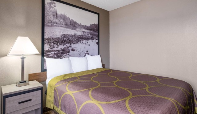 Coratel Inn & Suites by Jasper Owatonna - Standard 1 Queen Bed NS in Owatonna