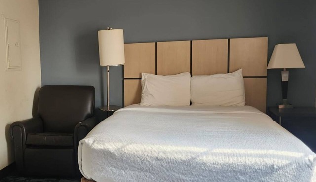 Coratel Suites Extend Stay MSP Airport-Queen Studio Suites Kitchenette NS in Richfield