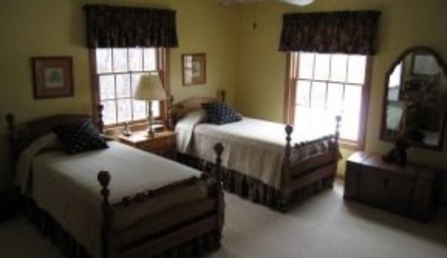 Corporate Executive Rental for EAA Airventure Close to EAA w/flying over house! in Oshkosh