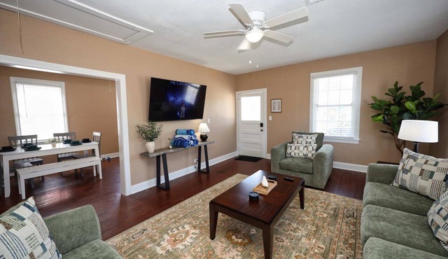 Cotton Cottage - Cozy Galveston Getaway in Galveston
