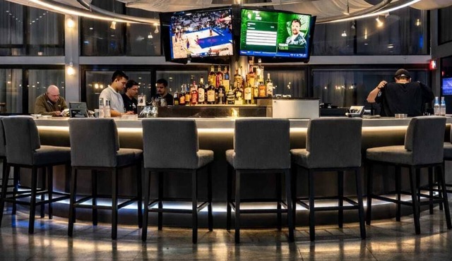 Cozy 1-bedroom hotel in welcoming Kansas City with AC and fitness room -NK1 in Kansas City