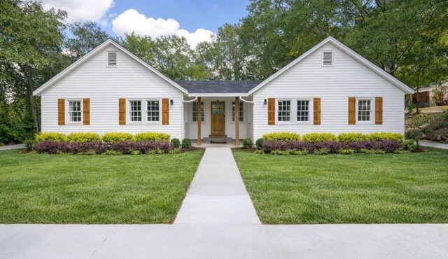 Cozy 4BR Cottage in Downtown Warm Springs in Warm Springs