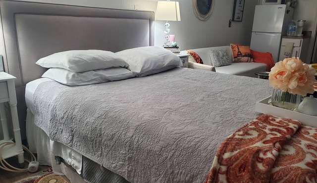 Cozy and private studio in White