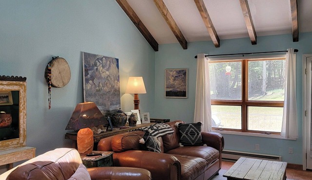 Cozy Condo for 6 with wooded back patio & grill. 1 mile to town square. in Cloudcroft
