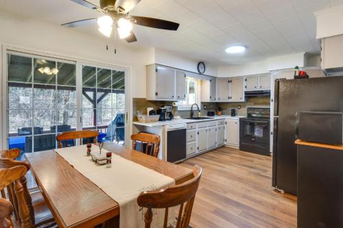 Cozy DuBois Home w/Deck ~ 8 Mi to Treasure Lake! in DuBois