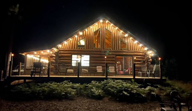 Cozy Eagle River Lakeside Log Cabin on Sunset Lake in Eagle River
