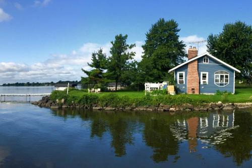 Cozy Fremont Cottage on Lake Poygan + Fishing Dock in Fremont