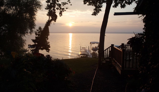 Cozy new England style cottage Right on Wine and Beer Trail in Penn Yan