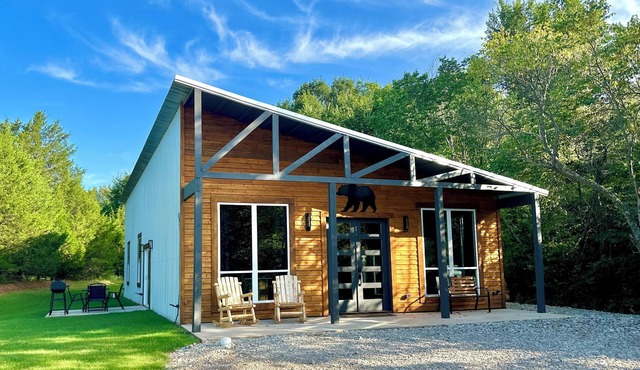 Cozy, Rustic Cabin w/Pool Table, Foosball, & Fast WiFi, South of Norman in Purcell