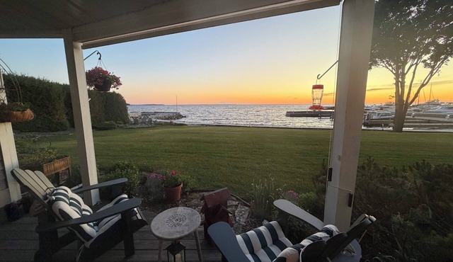 Cozy Sister Bay Waterfront! Ground level porch, lawn, pier, bay, garage parking in Sister Bay