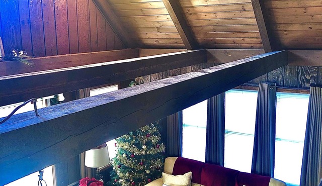 Cozy Sunset Loft by the Lake in Cascade