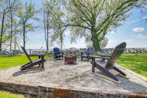 Cozy Waterfront Home on the Bay of Green Bay! in Oconto