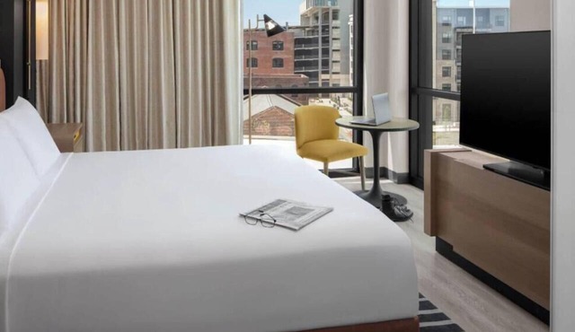Delightful hotel suites in Memphis with fitness room and AC in Memphis