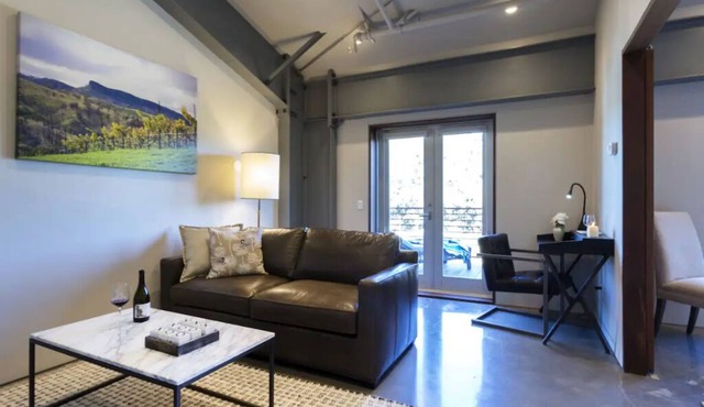 Deluxe Suite, Private Patio Overlooking Vineyard & Winery Property in Clearlake Oaks