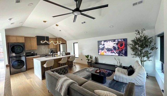 Designer Retreat 2BR w Cowboy Pool, Fire Pit & Free Parking in Chicago