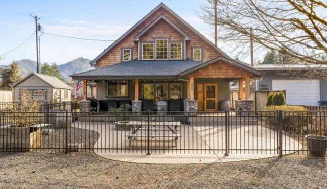 Detroit Lake, OR Vacation Home. 2 blocks to the lakefront! in Detroit