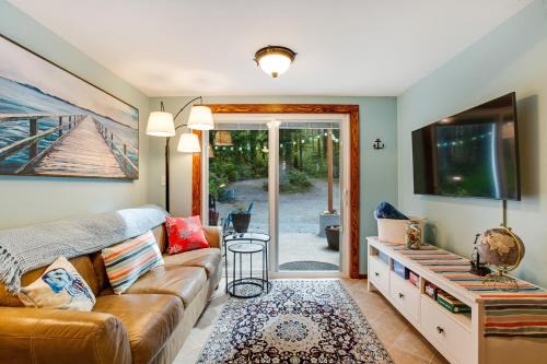 Diamond Sunset Hideaway in Madrona Beach