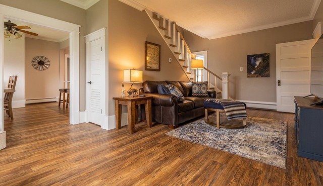 Downtown Powell Place- Walk to Downtown, large corner lot in Powell