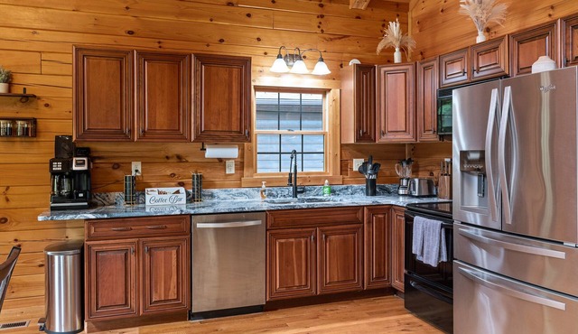 Dragonfly Cabin Retreat with Movie Theater, Firepit, and Games - Nature's Escape in Nelsonville