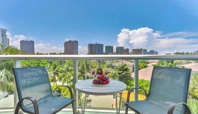 Dream Beach Escape | Free Parking + Bay Views in Sunny Isles Beach