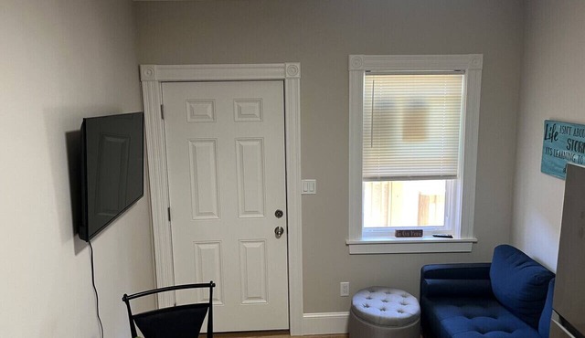 Dwtn Apt~King Beds~Mins to Salem in Beverly