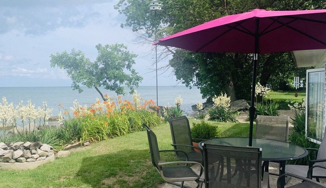 East Shore - Lake View Cottage - Pelee Island in Pelee