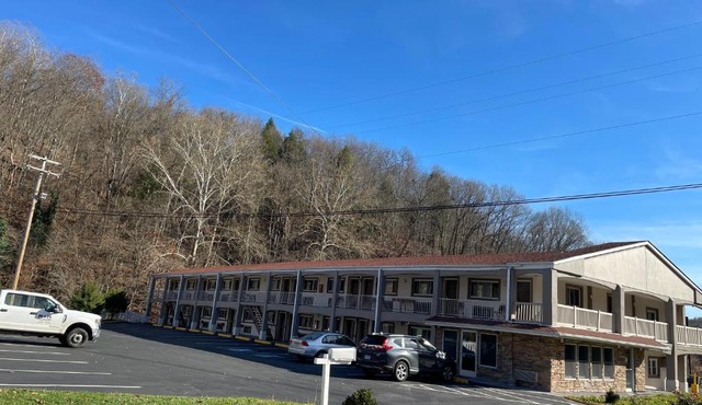 Econo Lodge Jefferson Hills Hwy 51 in Clairton