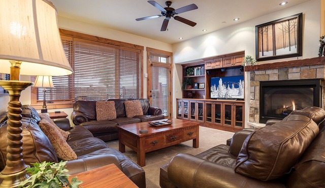 EL5110 | Private Hot Tub | 4 Pools | Air Chilling | Close to Skiing in Steamboat Springs