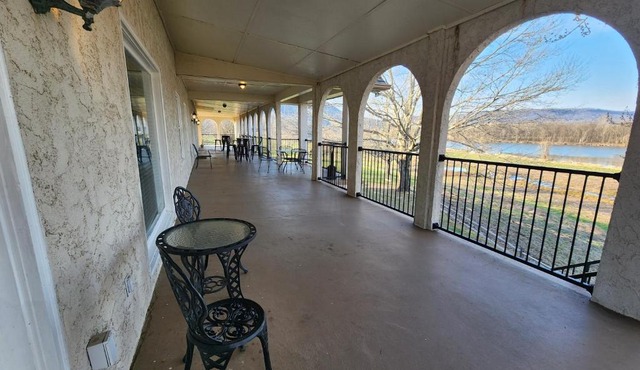 Elder Mountain Room at Tennessee RiverPlace in Chattanooga