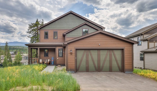 Elevated Mountain Retreat—Room to Gather, Minutes from Trails & Summer Concerts in Fraser