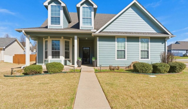 Emily House | 3 King Beds | Pet Friendly in Ada