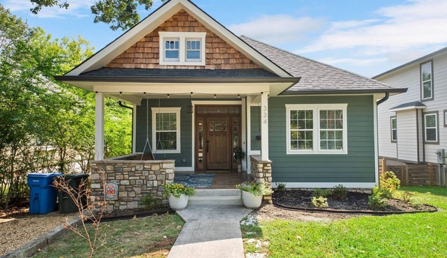 Enjoy Fall Colors in Historic Northshore! Walk to TN River; Mtn Views, Porch Swing - Chattanooga in Chattanooga