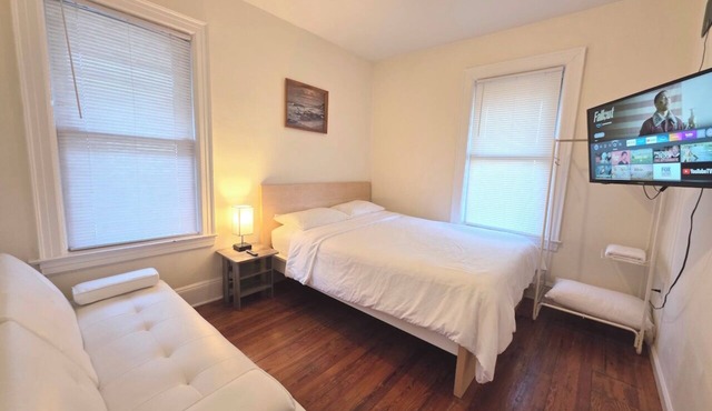 Entire Cozy 2BR Private Apartment. Located in the heart of Queens! in Queens