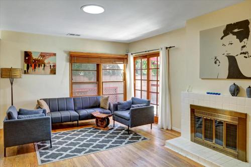 Entire House,Convinient location in Los Angeles , near Universal, Hollywood, Pets Friendly, Free WIFI in Sherman Oaks Community Hospital Heliport