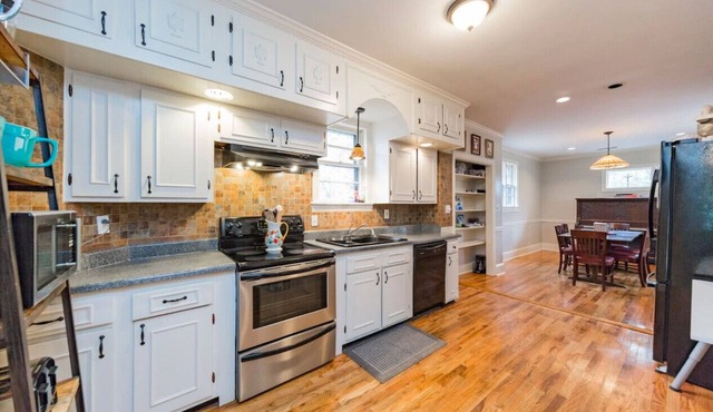 Entire Mansion for Large Groups Near Downtown Nash in Nashville