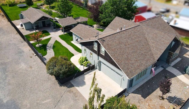 Entire Wunder Mine Estate - Sleeps 18 w/Hot Tub! Local Golf 50% Off! in Baker City
