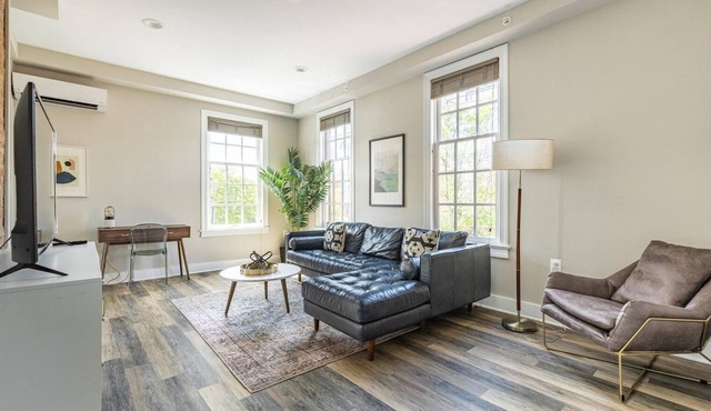 Exceptional Alexandria West 2BR w/W/D, nr Dining, by Blueground in Northern Virginia