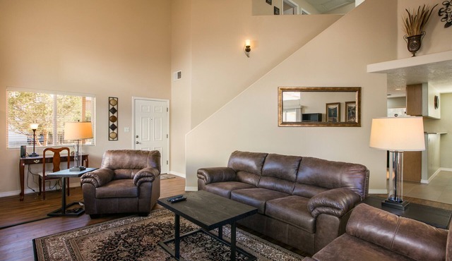 Exceptional! Hot Tub! Near Balloon Park, Food, Breweries, Hiking, Dog Park! in Albuquerque